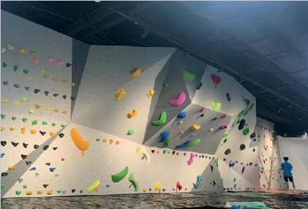 商場(chǎng)兒童樂園攀巖墻的建造及安裝方法